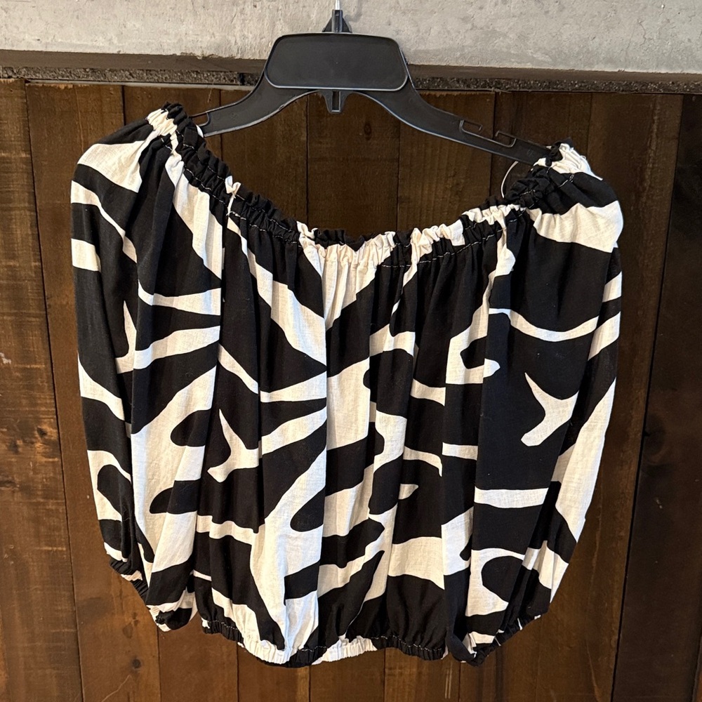 Rachel Zoe Off-Shoulder Abstract Black & White Print Top – XS